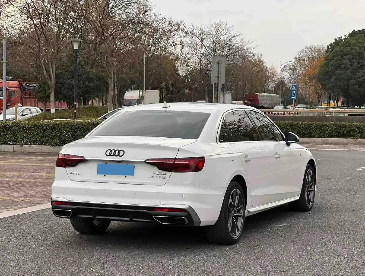 2023 Audi A4L 2.0T 190HP L4 7DCT,autocango,china used car exporter,china ev exporter,chinese used car exporter,chinese used ev exporter