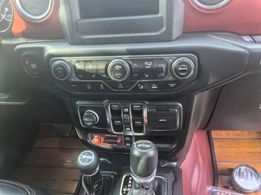 2021 Jeep Wrangler 2.0T 266HP L4 8AT,autocango,china used car exporter,china ev exporter,chinese used car exporter,chinese used ev exporter