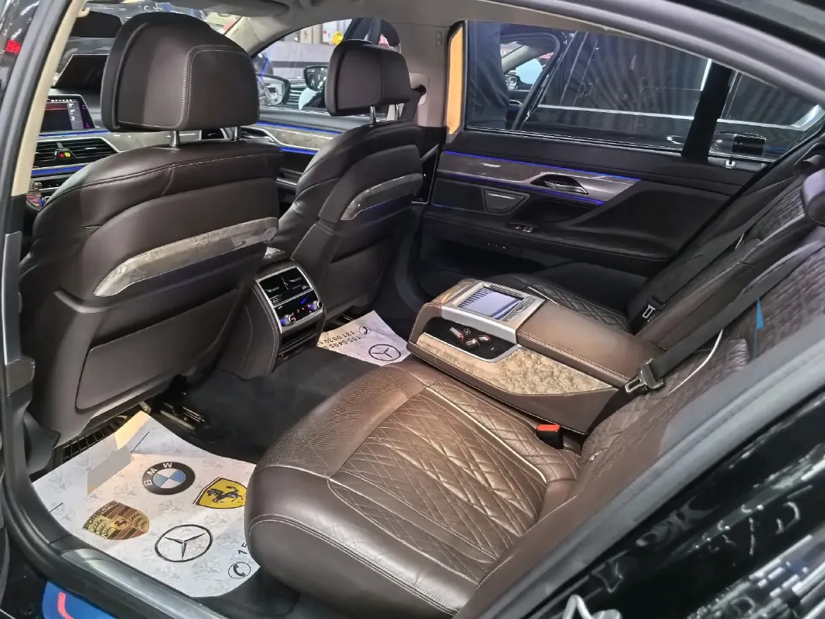 2019 BMW 7 Series 3.0T 340HP L6 8AT,autocango,china used car exporter,china ev exporter,chinese used car exporter,chinese used ev exporter