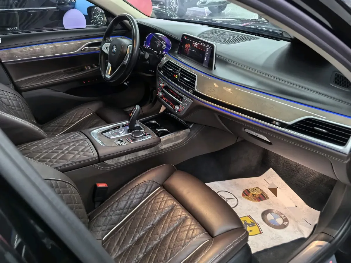2019 BMW 7 Series 3.0T 340HP L6 8AT,autocango,china used car exporter,china ev exporter,chinese used car exporter,chinese used ev exporter