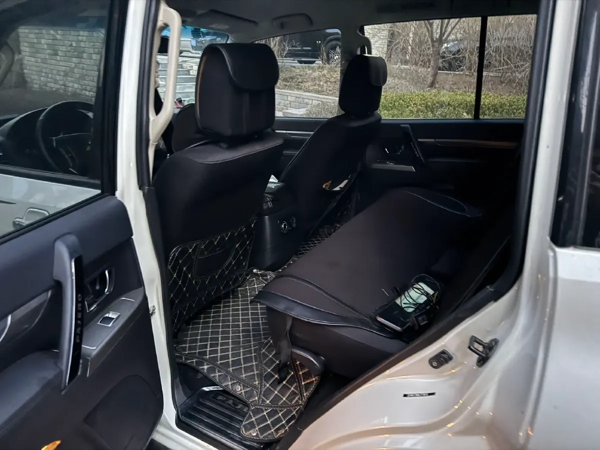 2020 Mitsubishi Pajero 3.0L 174HP V6 5AT,autocango,china used car exporter,china ev exporter,chinese used car exporter,chinese used ev exporter