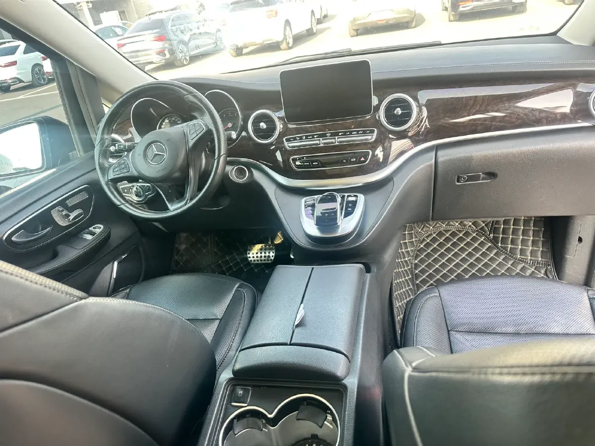 2020 Mercedes-Benz V Class 2.0T 211HP L4 9AT,autocango,china used car exporter,china ev exporter,chinese used car exporter,chinese used ev exporter