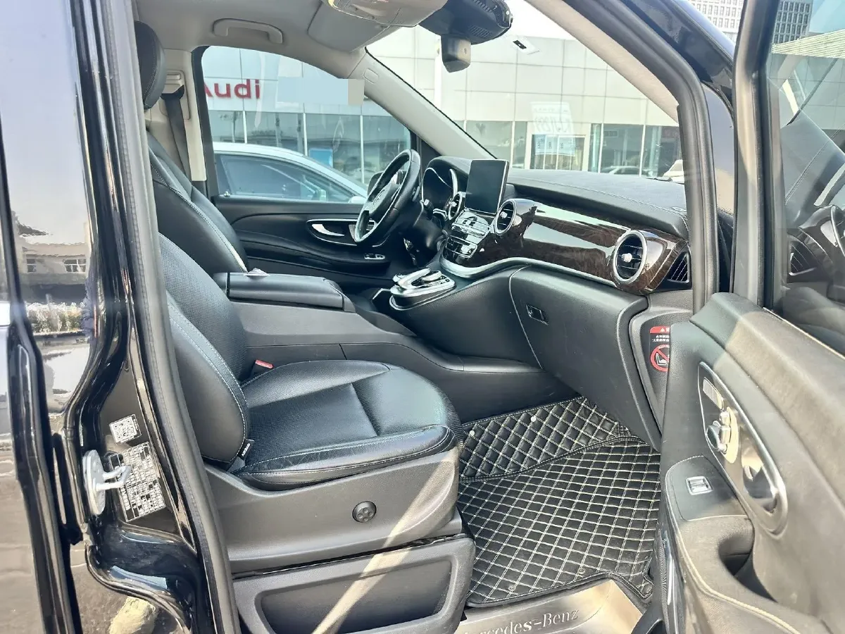 2020 Mercedes-Benz V Class 2.0T 211HP L4 9AT,autocango,china used car exporter,china ev exporter,chinese used car exporter,chinese used ev exporter
