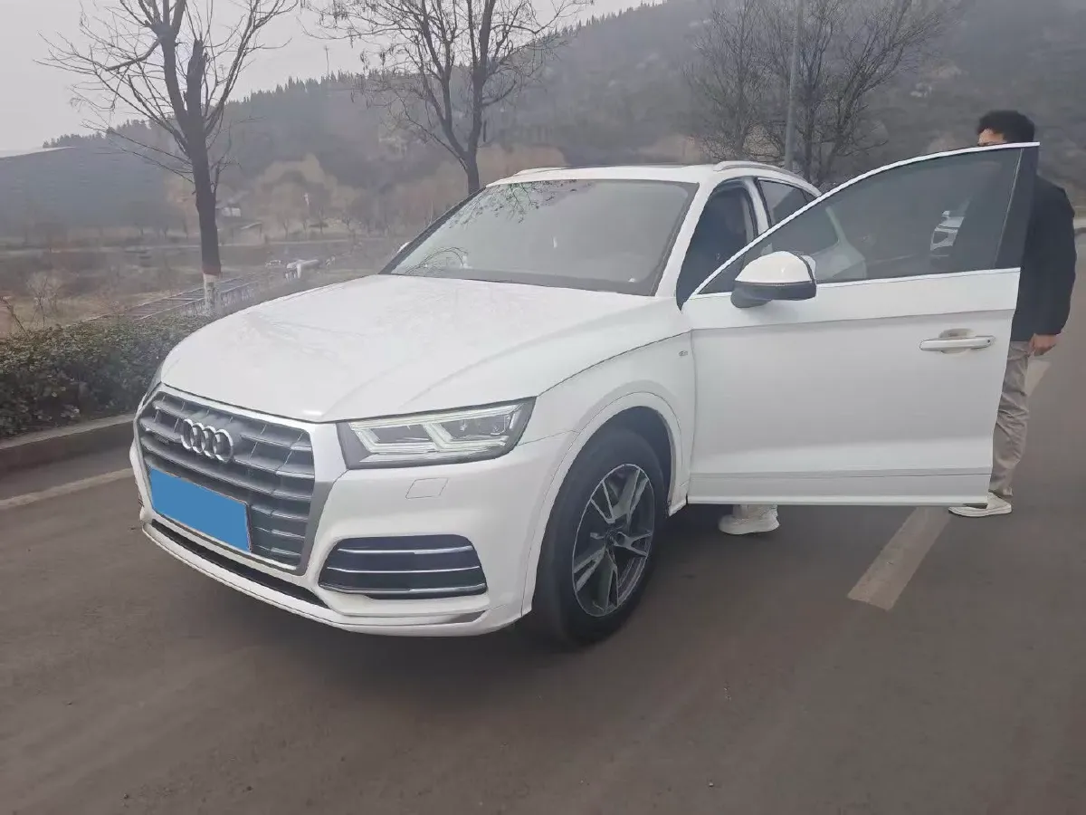2020 Audi Q5L 2.0T 190HP L4 7DCT,autocango,china used car exporter,china ev exporter,chinese used car exporter,chinese used ev exporter