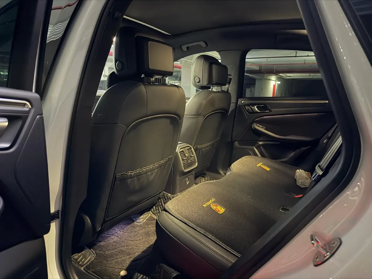 2022 Porsche Macan 2.0T 265HP L4 7DCT,autocango,china used car exporter,china ev exporter,chinese used car exporter,chinese used ev exporter