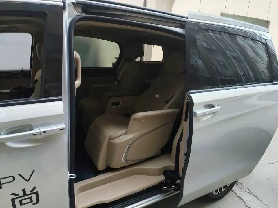 2025 Buick GL8 1.5T 180HP L4 2DHT PHEV,autocango,china used car exporter,china ev exporter,chinese used car exporter,chinese used ev exporter