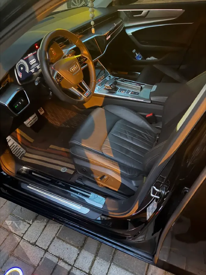 2019 Mercedes-Benz GLC Class 2.0T 245HP L4 9AT,autocango,china used car exporter,china ev exporter,chinese used car exporter,chinese used ev exporter