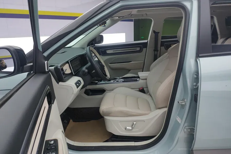 2023 Geely ICON 1.5T 181HP L4 7DCT,autocango,china used car exporter,china ev exporter,chinese used car exporter,chinese used ev exporter