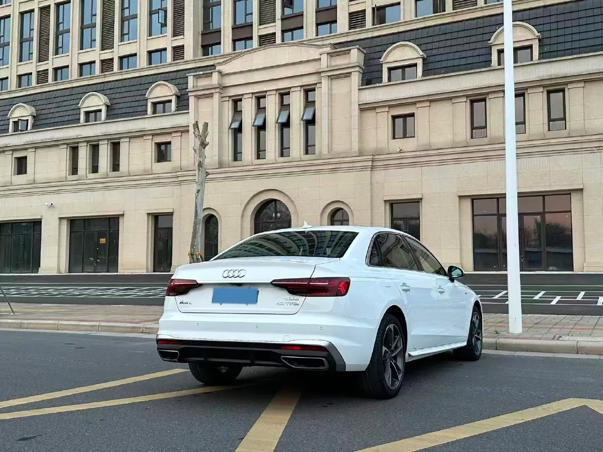 2023 Audi A4L 2.0T 190HP L4 7DCT,autocango,china used car exporter,china ev exporter,chinese used car exporter,chinese used ev exporter