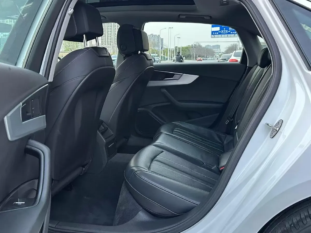 2023 Audi A4L 2.0T 190HP L4 7DCT,autocango,china used car exporter,china ev exporter,chinese used car exporter,chinese used ev exporter