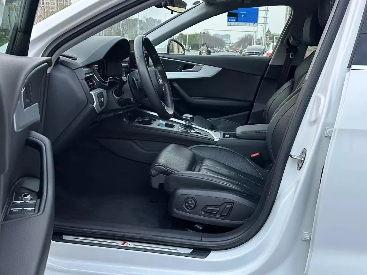 2023 Audi A4L 2.0T 190HP L4 7DCT,autocango,china used car exporter,china ev exporter,chinese used car exporter,chinese used ev exporter