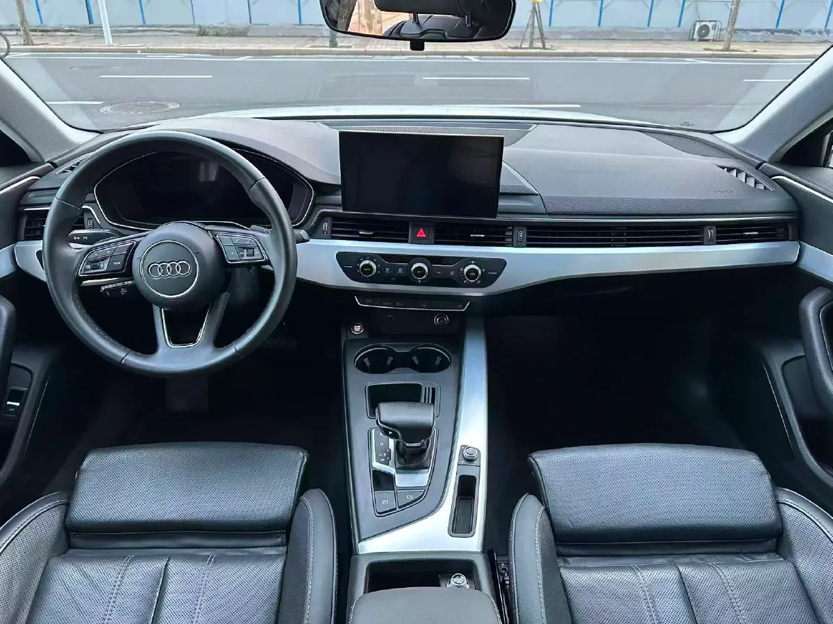 2023 Audi A4L 2.0T 190HP L4 7DCT,autocango,china used car exporter,china ev exporter,chinese used car exporter,chinese used ev exporter