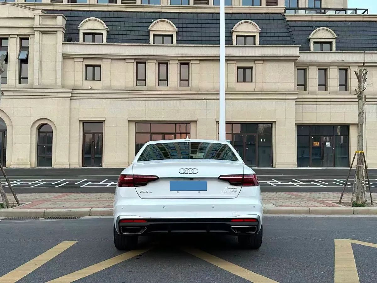 2023 Audi A4L 2.0T 190HP L4 7DCT,autocango,china used car exporter,china ev exporter,chinese used car exporter,chinese used ev exporter