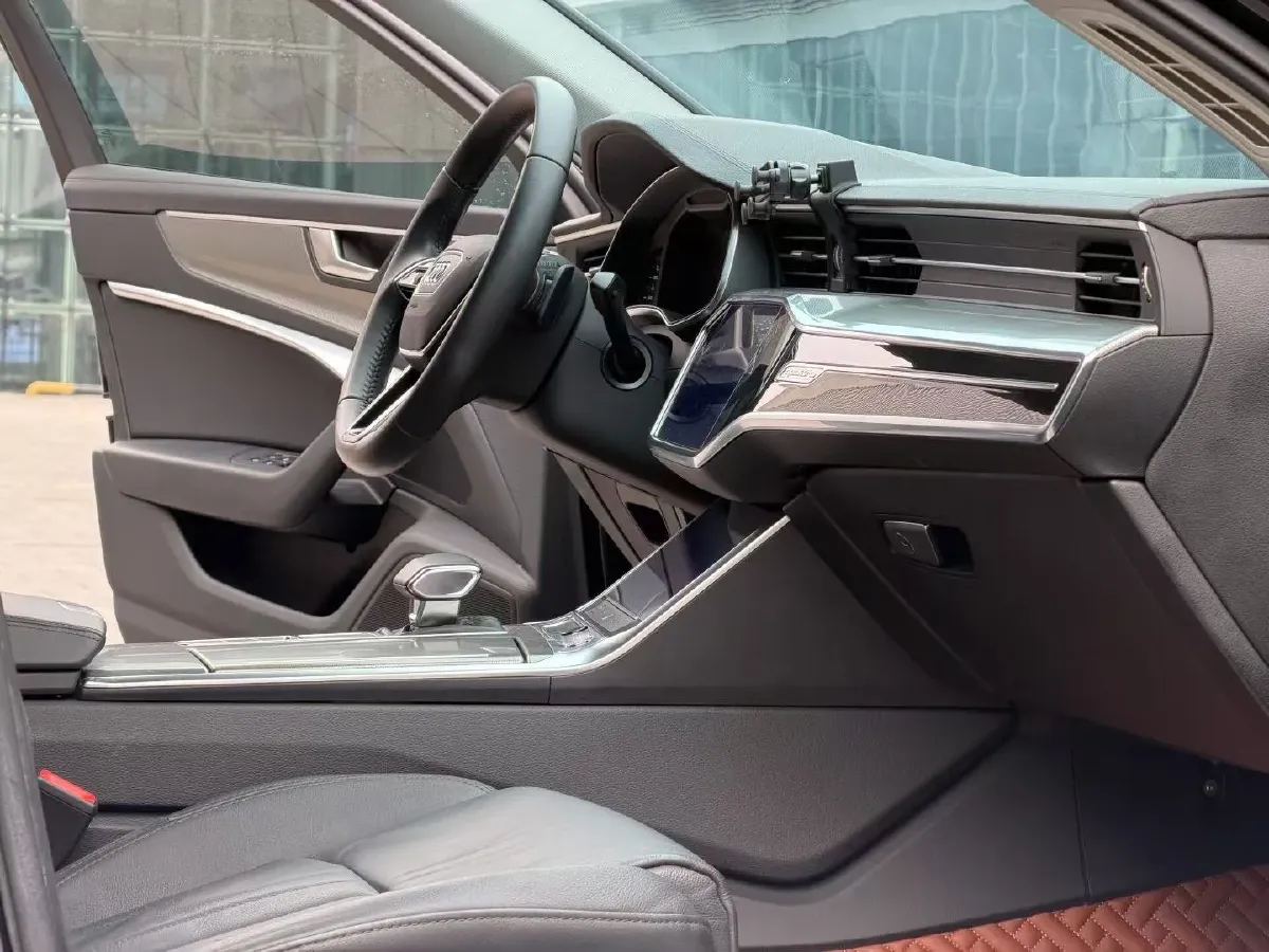 2019 Mercedes-Benz GLC Class 2.0T 245HP L4 9AT,autocango,china used car exporter,china ev exporter,chinese used car exporter,chinese used ev exporter