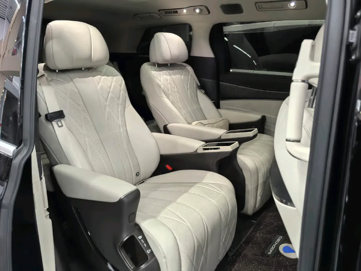 2025 Denza D9 1.5T 156HP L4 E-CVT PHEV 40KWH,autocango,china used car exporter,china ev exporter,chinese used car exporter,chinese used ev exporter