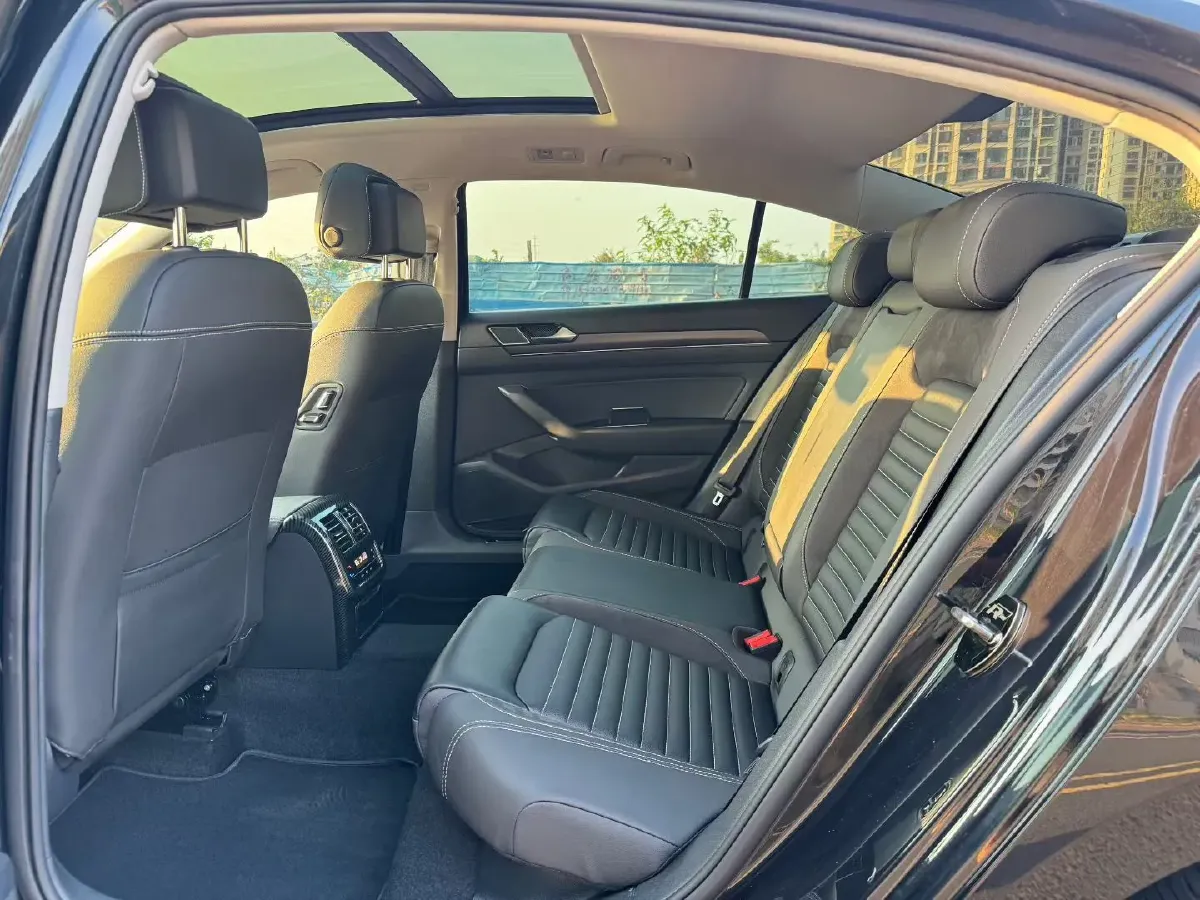 2020 Volkswagen Magotan 2.0T 186HP L4 7DCT,autocango,china used car exporter,china ev exporter,chinese used car exporter,chinese used ev exporter