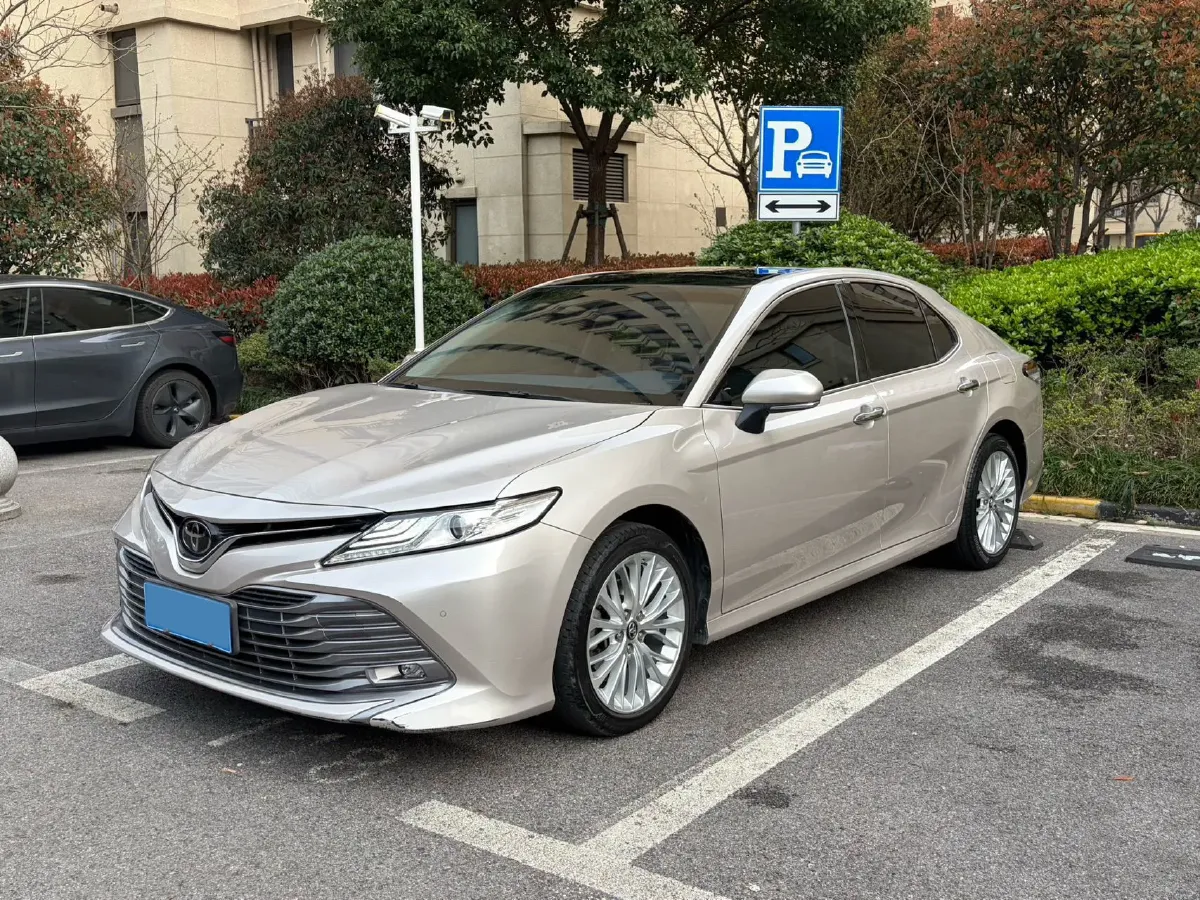 2019 Toyota Camry 2.5L 209HP L4 8AT,autocango,china used car exporter,china ev exporter,chinese used car exporter,chinese used ev exporter