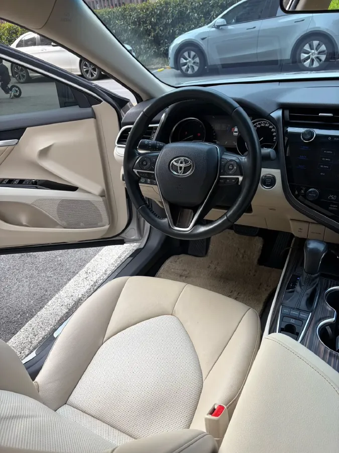 2019 Toyota Camry 2.5L 209HP L4 8AT,autocango,china used car exporter,china ev exporter,chinese used car exporter,chinese used ev exporter