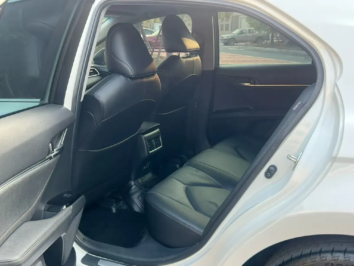 2021 Toyota Camry 2.5L 209HP L4 8AT,autocango,china used car exporter,china ev exporter,chinese used car exporter,chinese used ev exporter