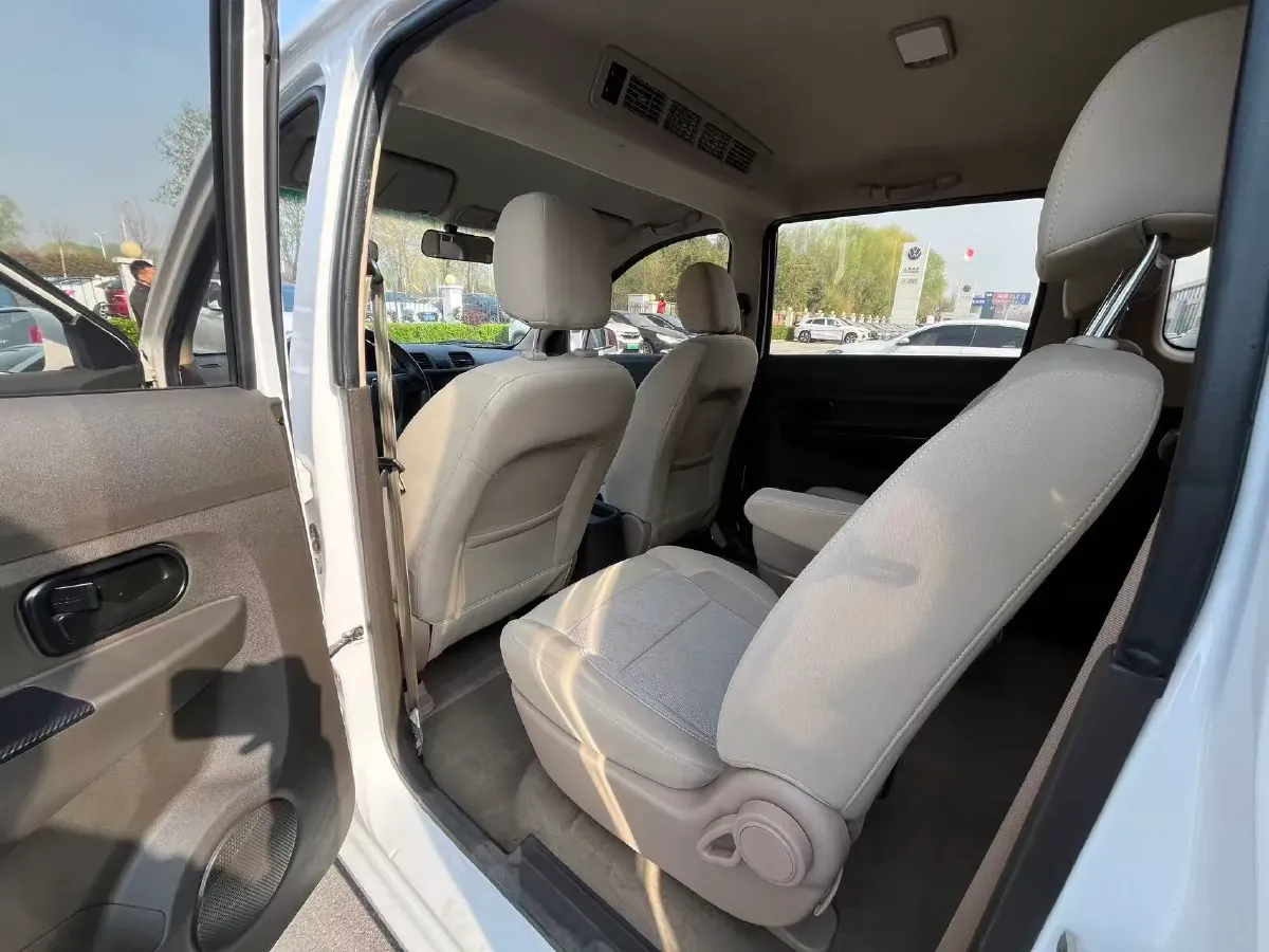 2018 WuLing HongGuang 1.5L 105HP L4 5MT,autocango,china used car exporter,china ev exporter,chinese used car exporter,chinese used ev exporter