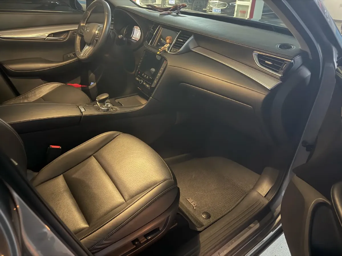 2018 Jeep Grand Commander 2.0T 265HP L4 9AT,autocango,china used car exporter,china ev exporter,chinese used car exporter,chinese used ev exporter