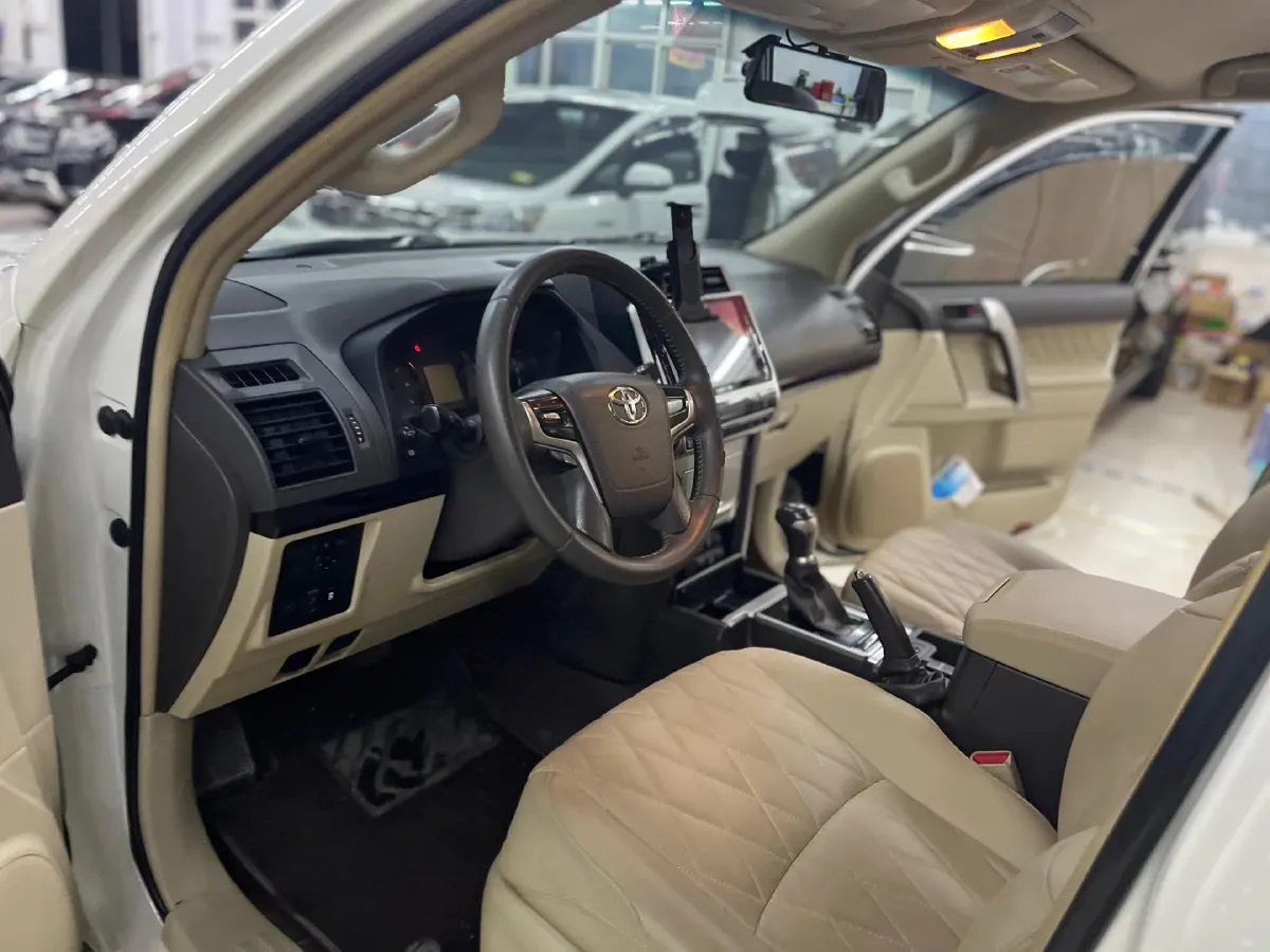 2019 Land Rover Range Rover Velar 2.0T 300HP L4 8AT,autocango,china used car exporter,china ev exporter,chinese used car exporter,chinese used ev exporter