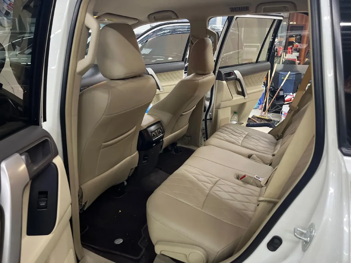 2019 Land Rover Range Rover Velar 2.0T 300HP L4 8AT,autocango,china used car exporter,china ev exporter,chinese used car exporter,chinese used ev exporter