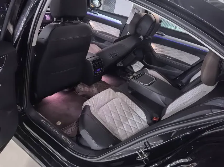 2024 Volkswagen Magotan 2.0T 186HP L4 7DCT,autocango,china used car exporter,china ev exporter,chinese used car exporter,chinese used ev exporter