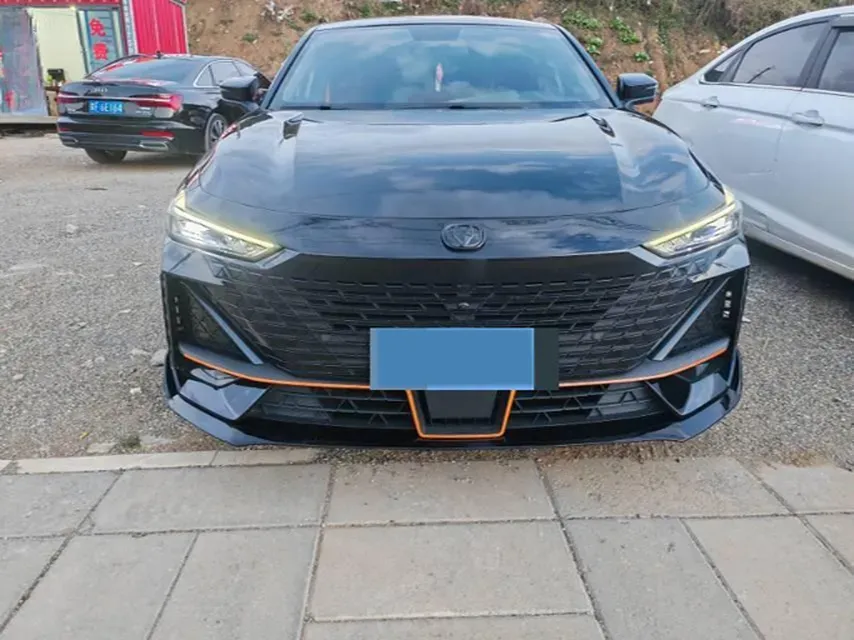 2022 ChangAn UNI-V 1.5T 188HP L4 7DCT,autocango,china used car exporter,china ev exporter,chinese used car exporter,chinese used ev exporter