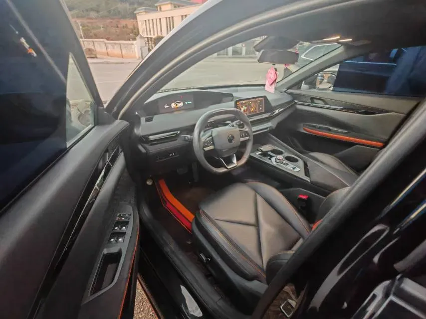 2022 ChangAn UNI-V 1.5T 188HP L4 7DCT,autocango,china used car exporter,china ev exporter,chinese used car exporter,chinese used ev exporter