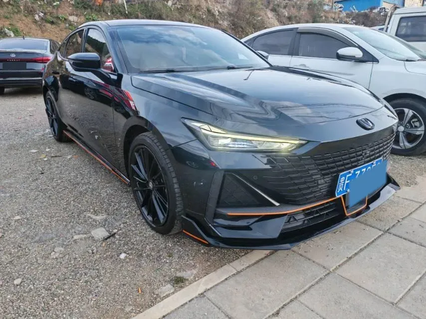 2022 ChangAn UNI-V 1.5T 188HP L4 7DCT,autocango,china used car exporter,china ev exporter,chinese used car exporter,chinese used ev exporter