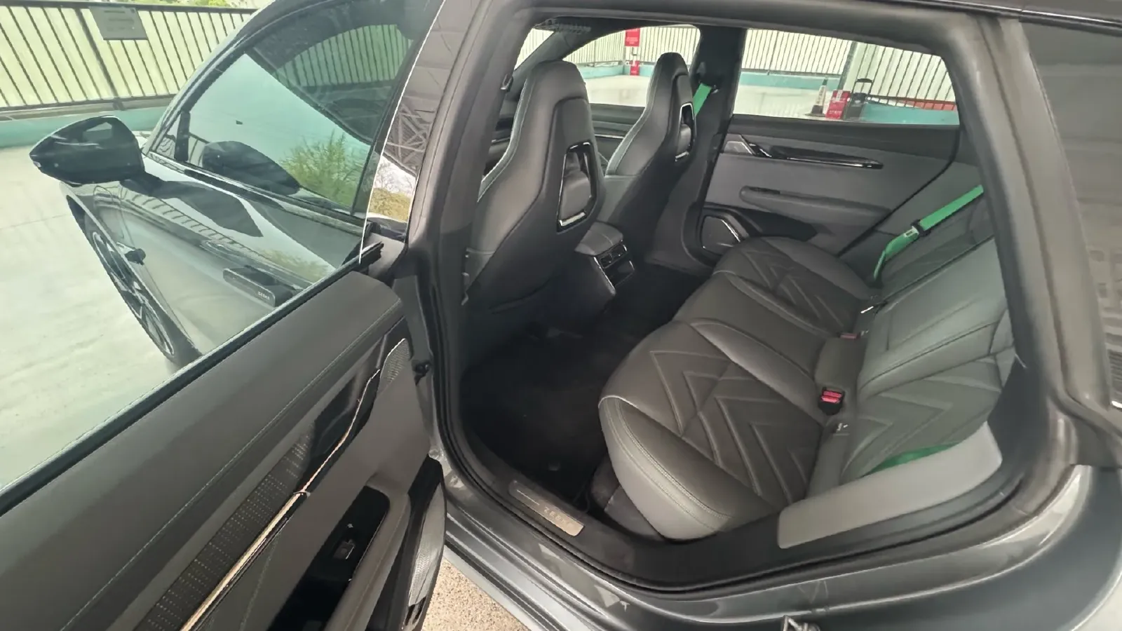 2022 Zeekr 001 BEV 100KWH,autocango,china used car exporter,china ev exporter,chinese used car exporter,chinese used ev exporter