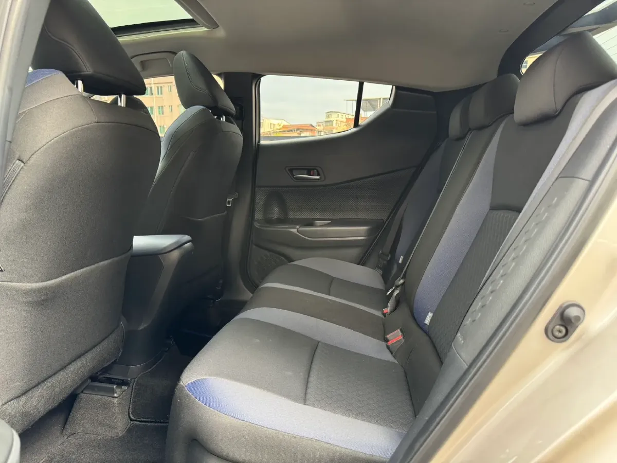 2022 Toyota C-HR 2.0L 171HP L4 CVT,autocango,china used car exporter,china ev exporter,chinese used car exporter,chinese used ev exporter