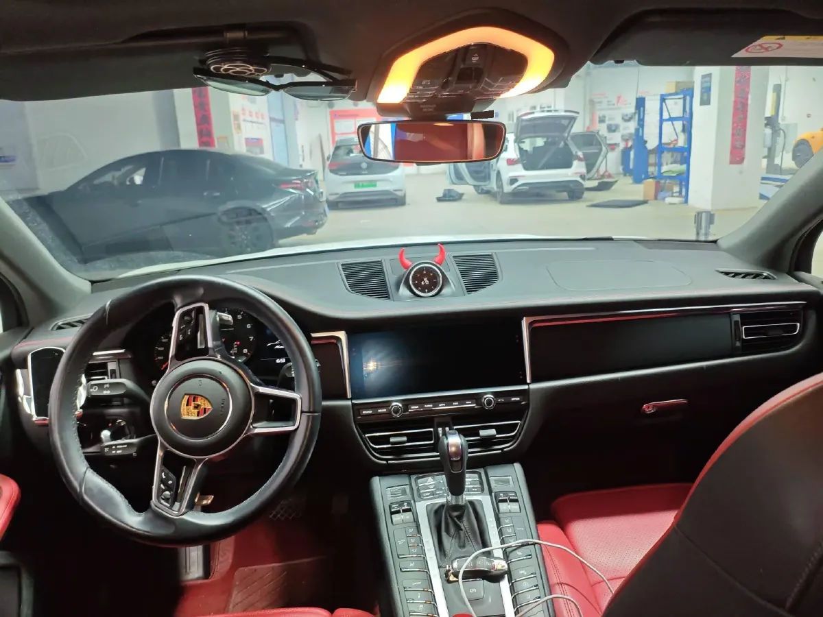 2021 Porsche Macan 2.0T 252HP L4 7DCT,autocango,china used car exporter,china ev exporter,chinese used car exporter,chinese used ev exporter