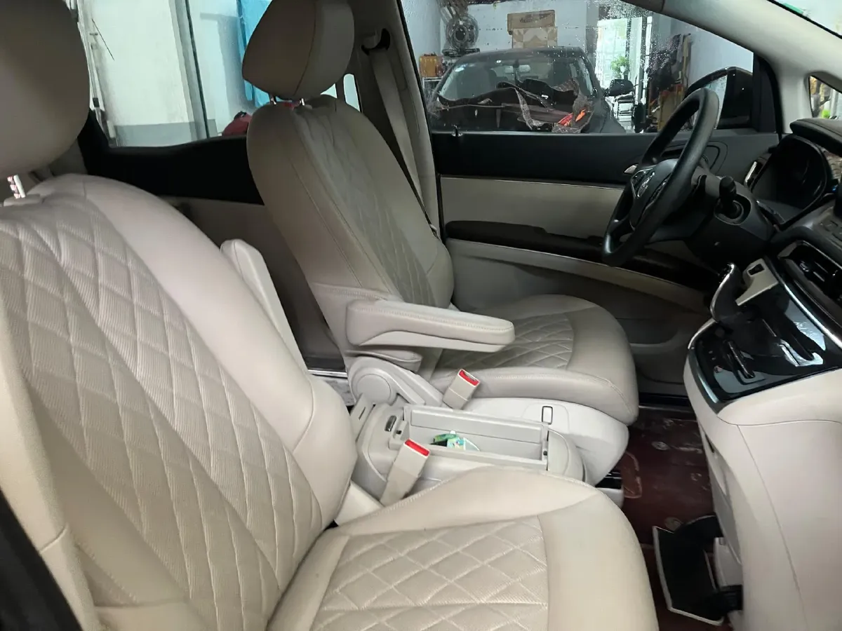 2023 Buick GL8 2.0T 237HP L4 9AT,autocango,china used car exporter,china ev exporter,chinese used car exporter,chinese used ev exporter