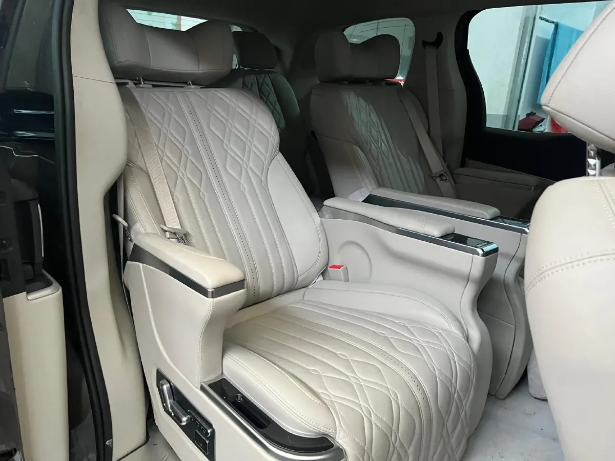 2023 Buick GL8 2.0T 237HP L4 9AT,autocango,china used car exporter,china ev exporter,chinese used car exporter,chinese used ev exporter