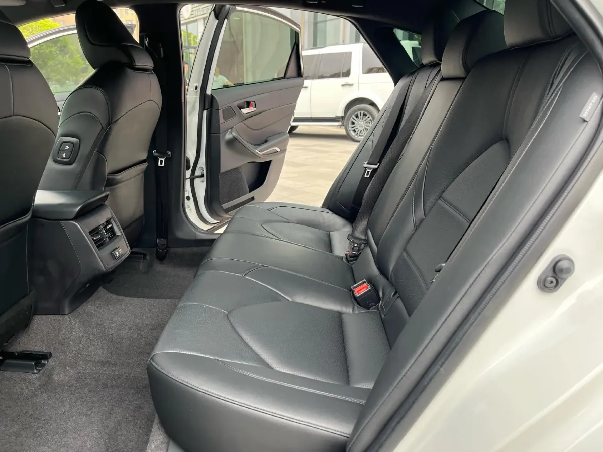 2021 Toyota Avalon 2.5L 209HP L4 8AT,autocango,china used car exporter,china ev exporter,chinese used car exporter,chinese used ev exporter