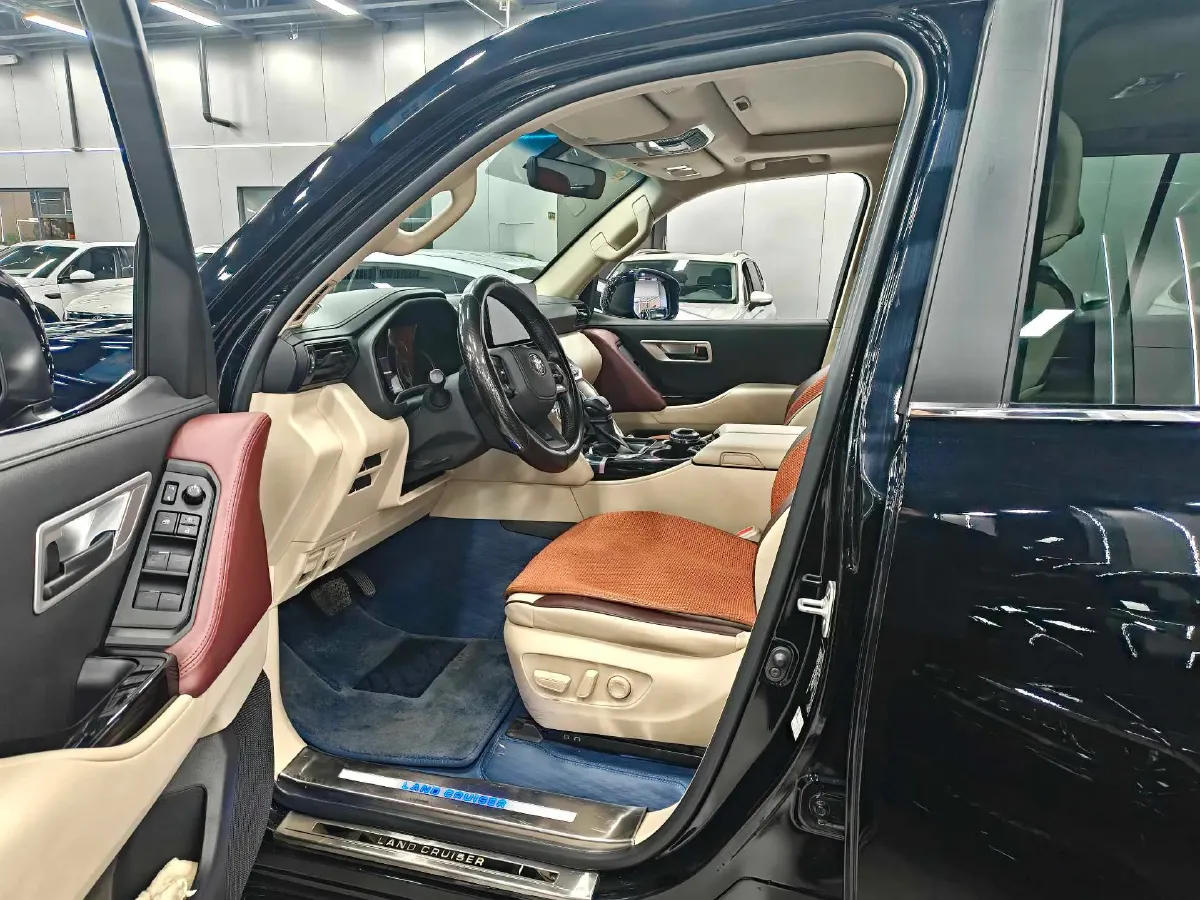 2022 Toyota Land Cruiser 3.4T 415HP V6 10AT,autocango,china used car exporter,china ev exporter,chinese used car exporter,chinese used ev exporter