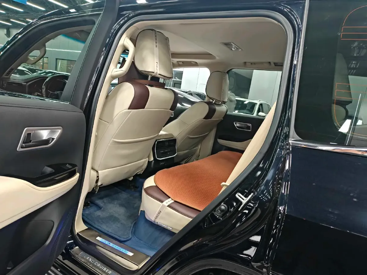 2022 Toyota Land Cruiser 3.4T 415HP V6 10AT,autocango,china used car exporter,china ev exporter,chinese used car exporter,chinese used ev exporter