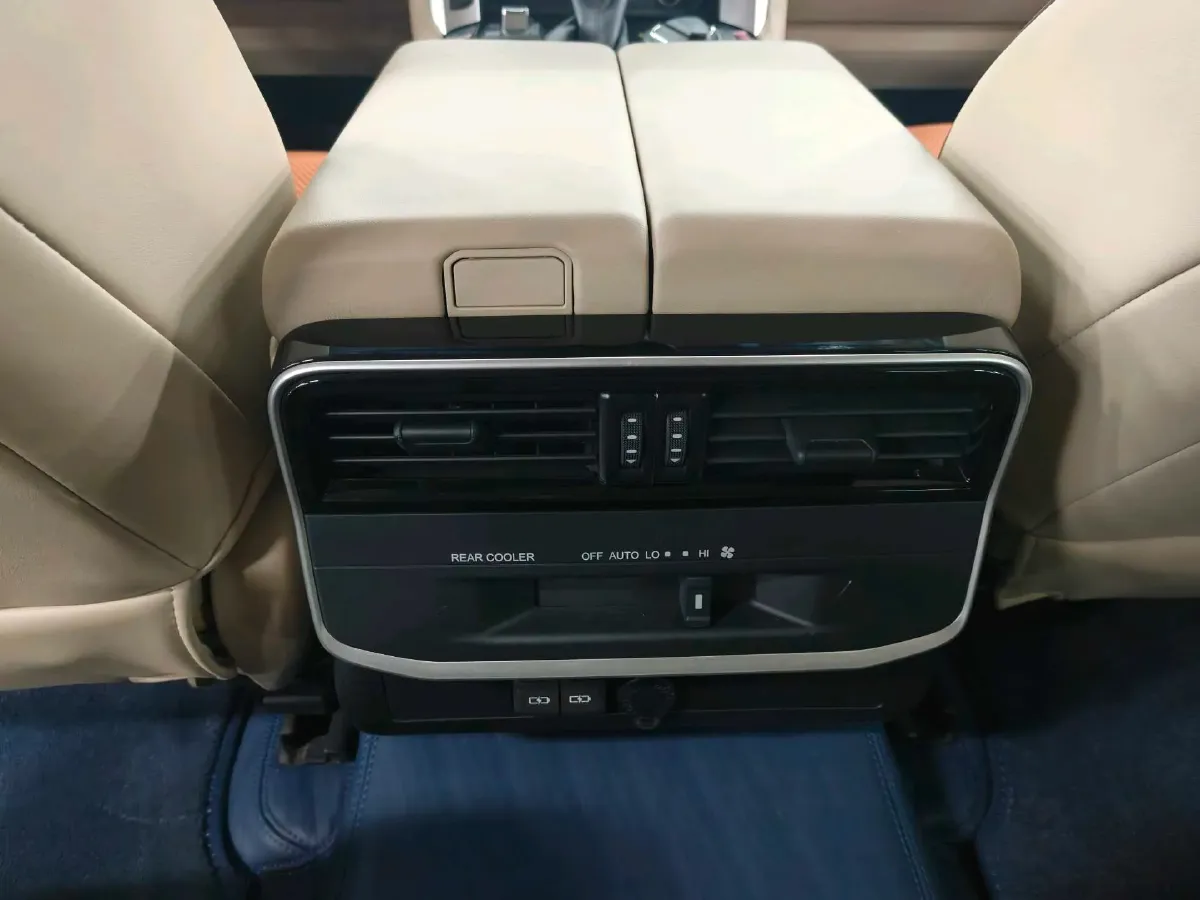 2022 Toyota Land Cruiser 3.4T 415HP V6 10AT,autocango,china used car exporter,china ev exporter,chinese used car exporter,chinese used ev exporter