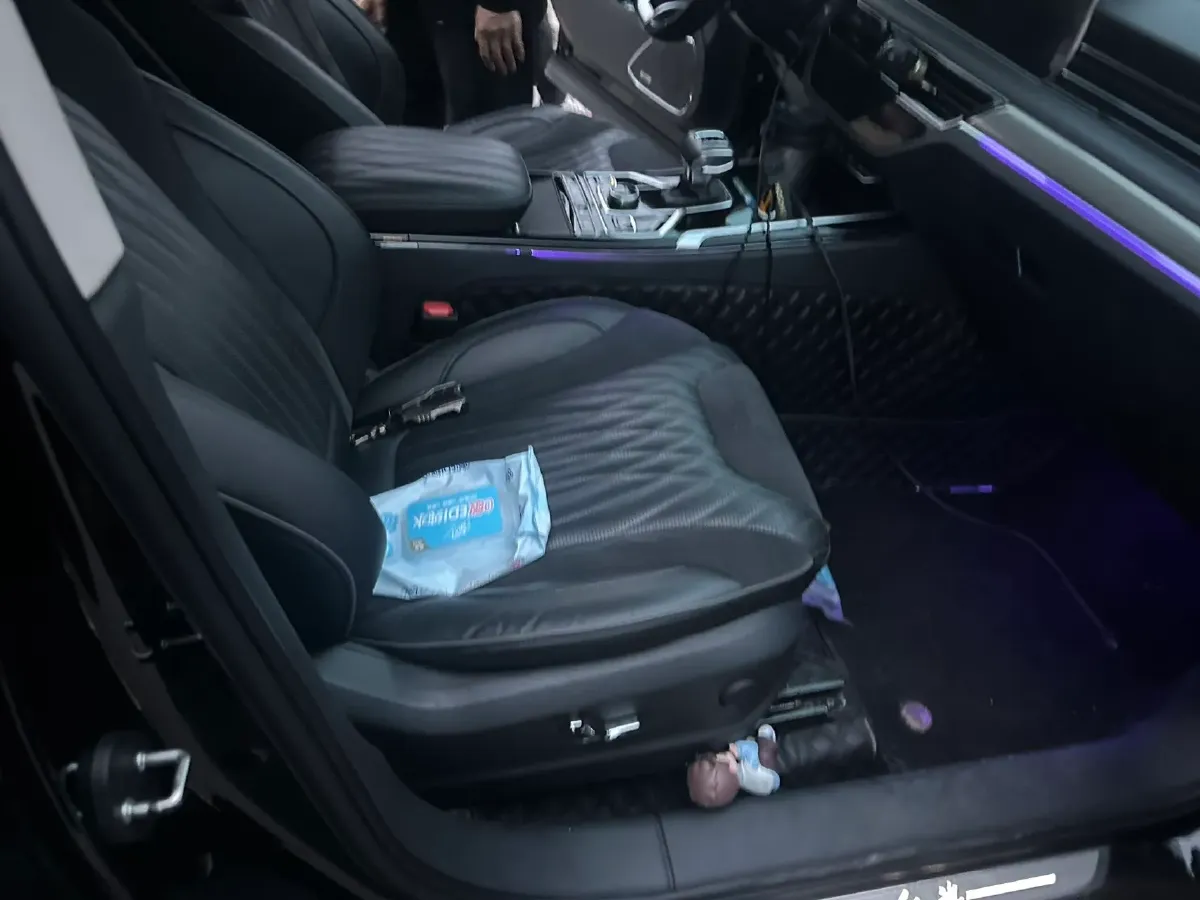 2022 HongQi HS5 2.0T 224HP L4 6AT,autocango,china used car exporter,china ev exporter,chinese used car exporter,chinese used ev exporter