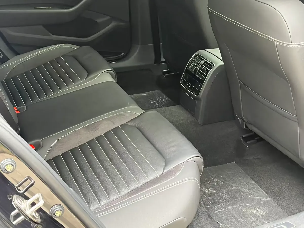 2020 Volkswagen Magotan 2.0T 186HP L4 7DCT,autocango,china used car exporter,china ev exporter,chinese used car exporter,chinese used ev exporter