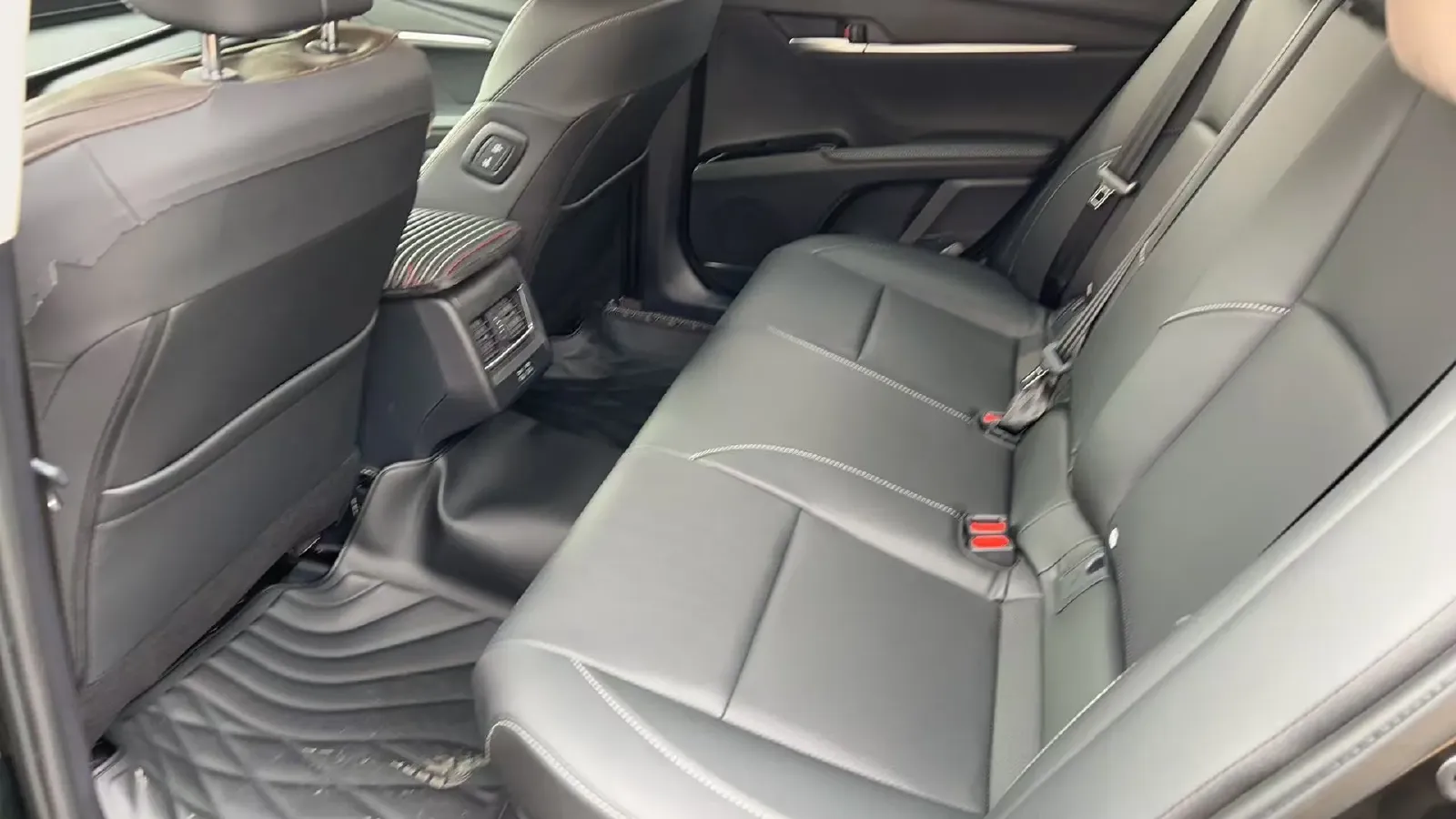 2024 Toyota Camry 2.0L 152HP L4 E-CVT Hybrid,autocango,china used car exporter,china ev exporter,chinese used car exporter,chinese used ev exporter