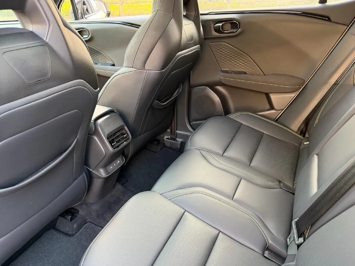 2025 LYNK&CO 06 1.5T 181HP L4 7DCT,autocango,china used car exporter,china ev exporter,chinese used car exporter,chinese used ev exporter