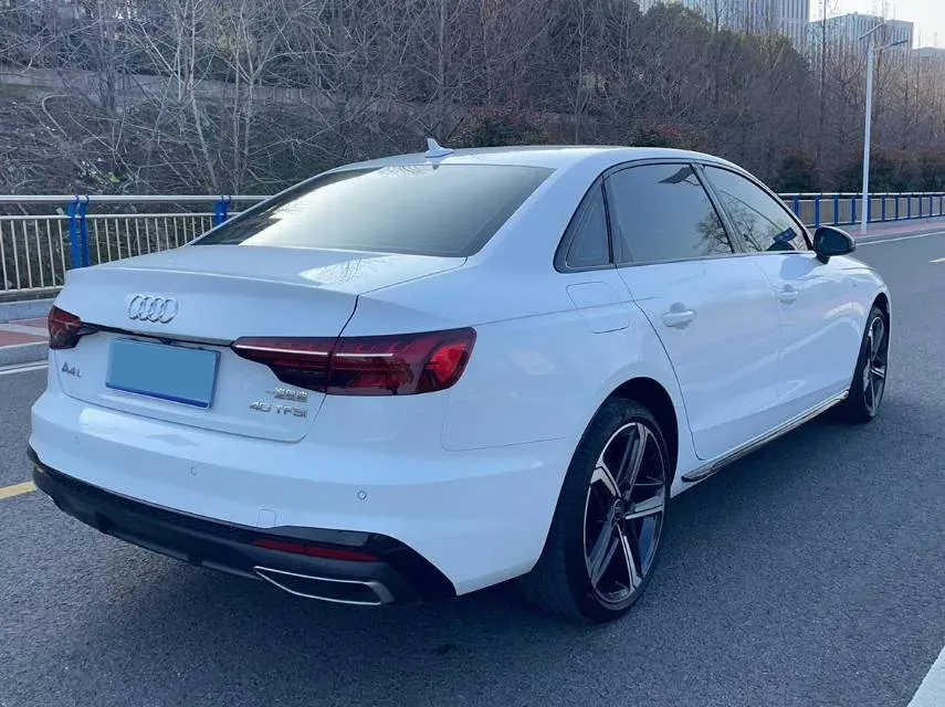 2024 Audi A4L 2.0T 190HP L4 7DCT,autocango,china used car exporter,china ev exporter,chinese used car exporter,chinese used ev exporter