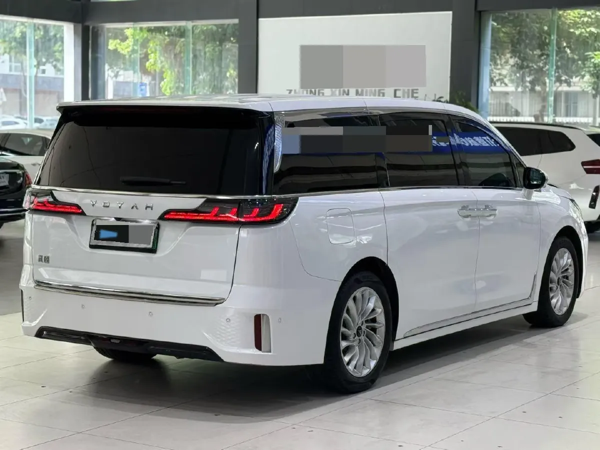 2024 Voyah Dream 1.5T 150HP L4 PHEV 43KWH,autocango,china used car exporter,china ev exporter,chinese used car exporter,chinese used ev exporter