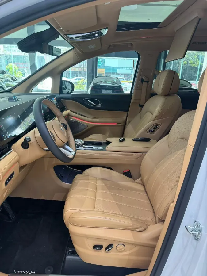 2024 Voyah Dream 1.5T 150HP L4 PHEV 43KWH,autocango,china used car exporter,china ev exporter,chinese used car exporter,chinese used ev exporter