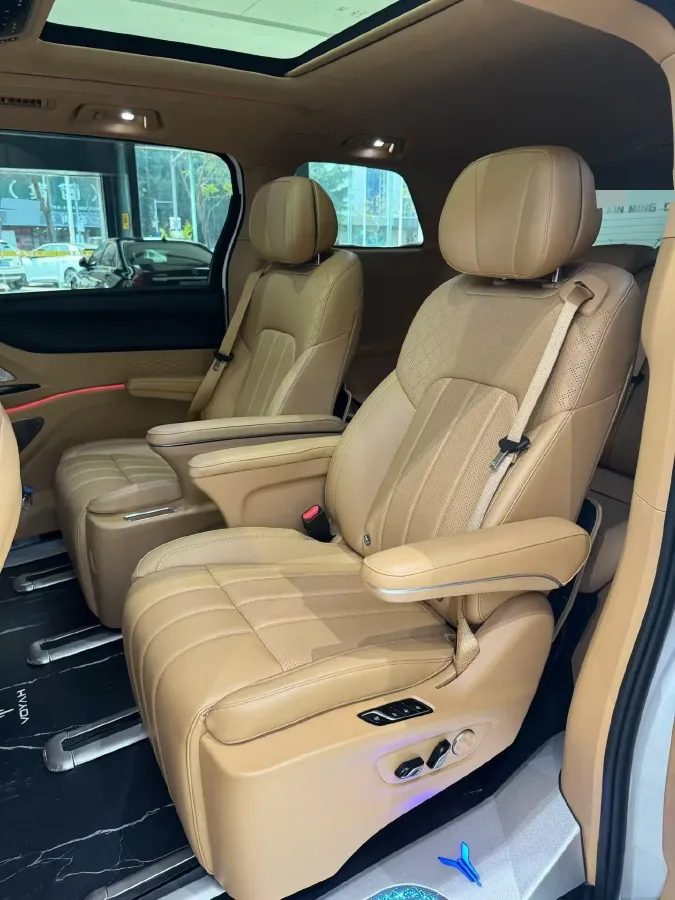 2024 Voyah Dream 1.5T 150HP L4 PHEV 43KWH,autocango,china used car exporter,china ev exporter,chinese used car exporter,chinese used ev exporter