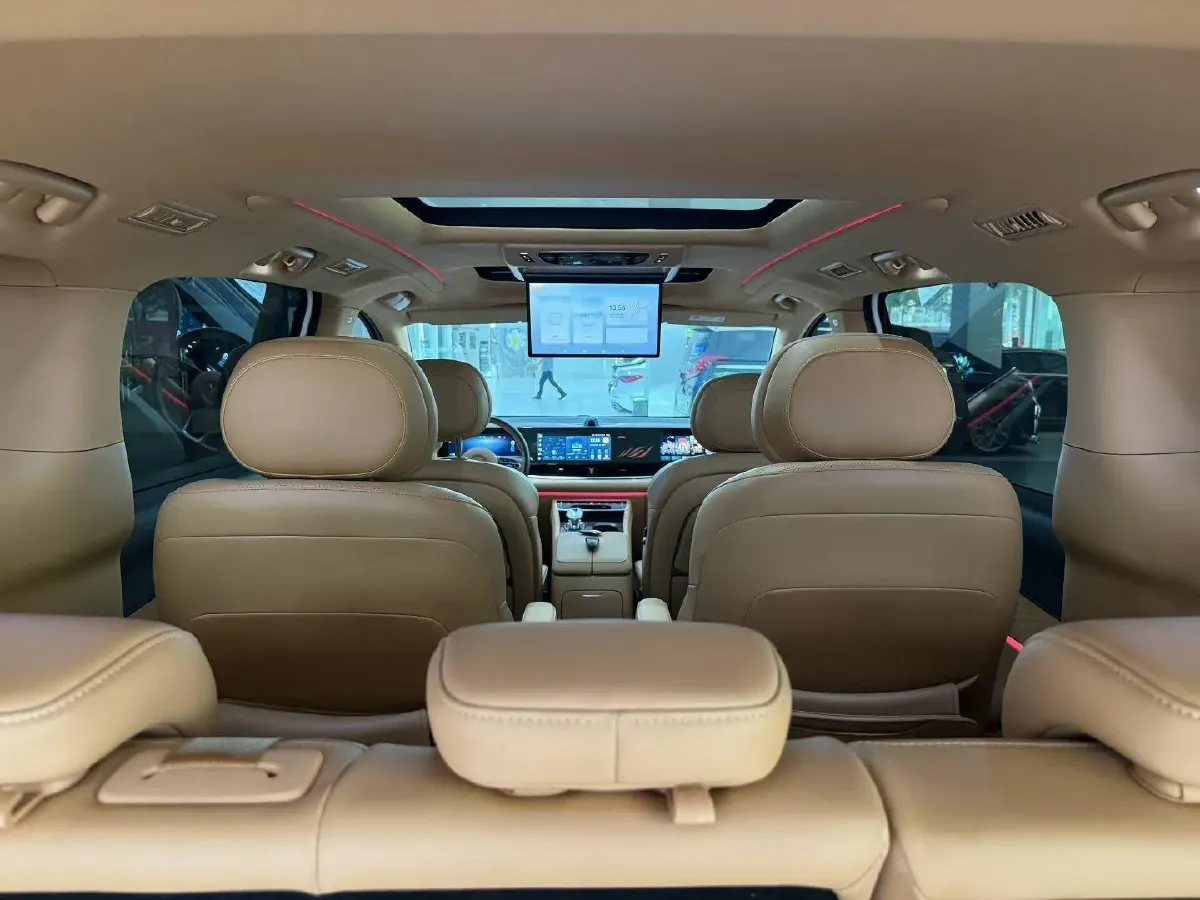 2024 Voyah Dream 1.5T 150HP L4 PHEV 43KWH,autocango,china used car exporter,china ev exporter,chinese used car exporter,chinese used ev exporter