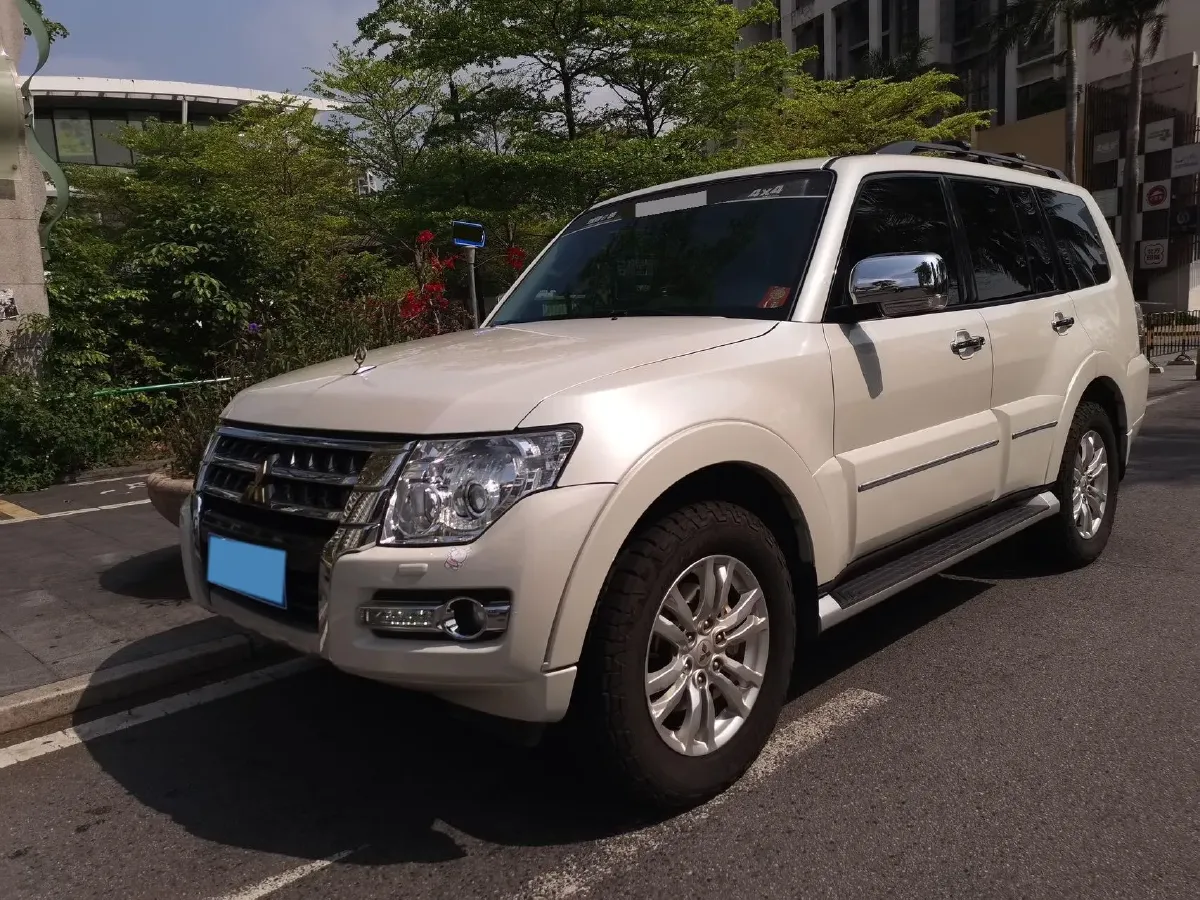 2018 Mitsubishi Pajero 3.0L 174HP V6 5AT,autocango,china used car exporter,china ev exporter,chinese used car exporter,chinese used ev exporter